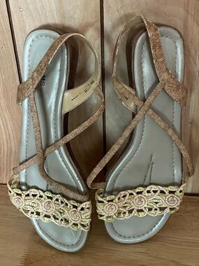 Palms Women's Cork-Strap Floral Sandals with Gold Accent - Tan Pink Size 8M Flat